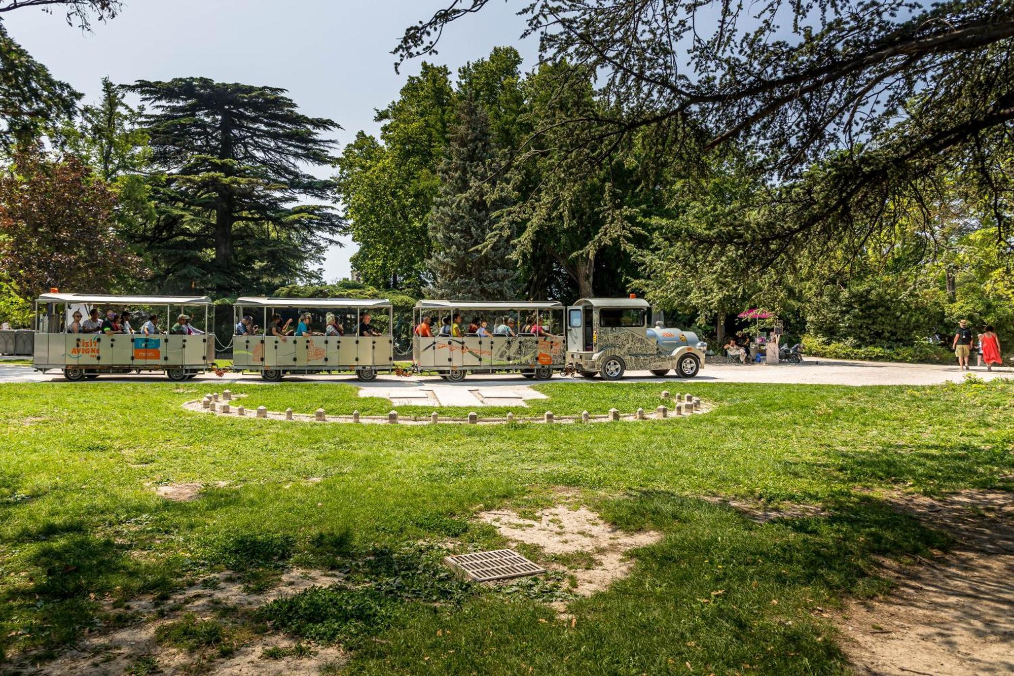 Camping Les Avignon - La Laune วิลเนิฟ-เลส์-อาวิญง ภายนอก รูปภาพ