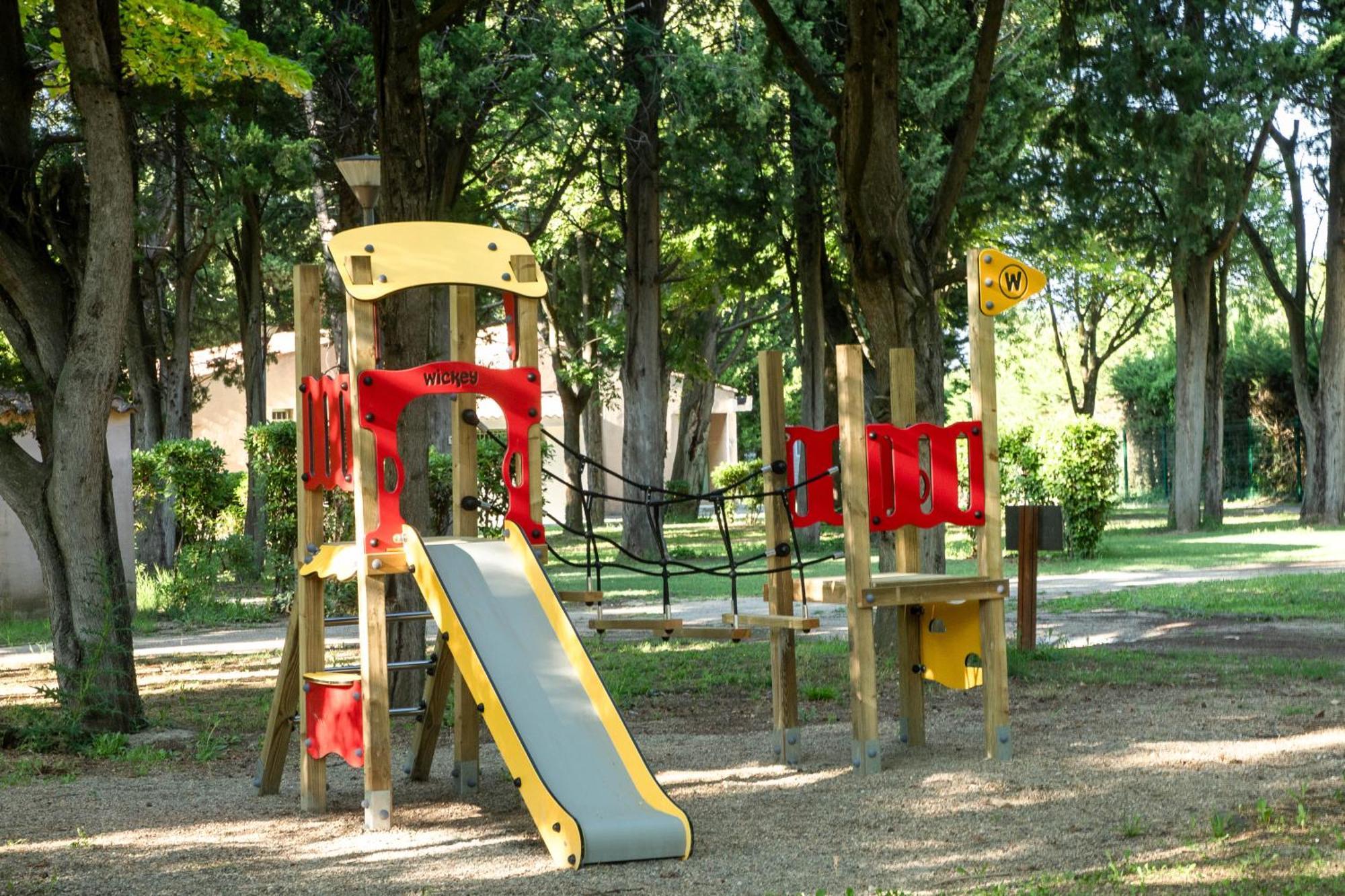 Camping Les Avignon - La Laune วิลเนิฟ-เลส์-อาวิญง ภายนอก รูปภาพ