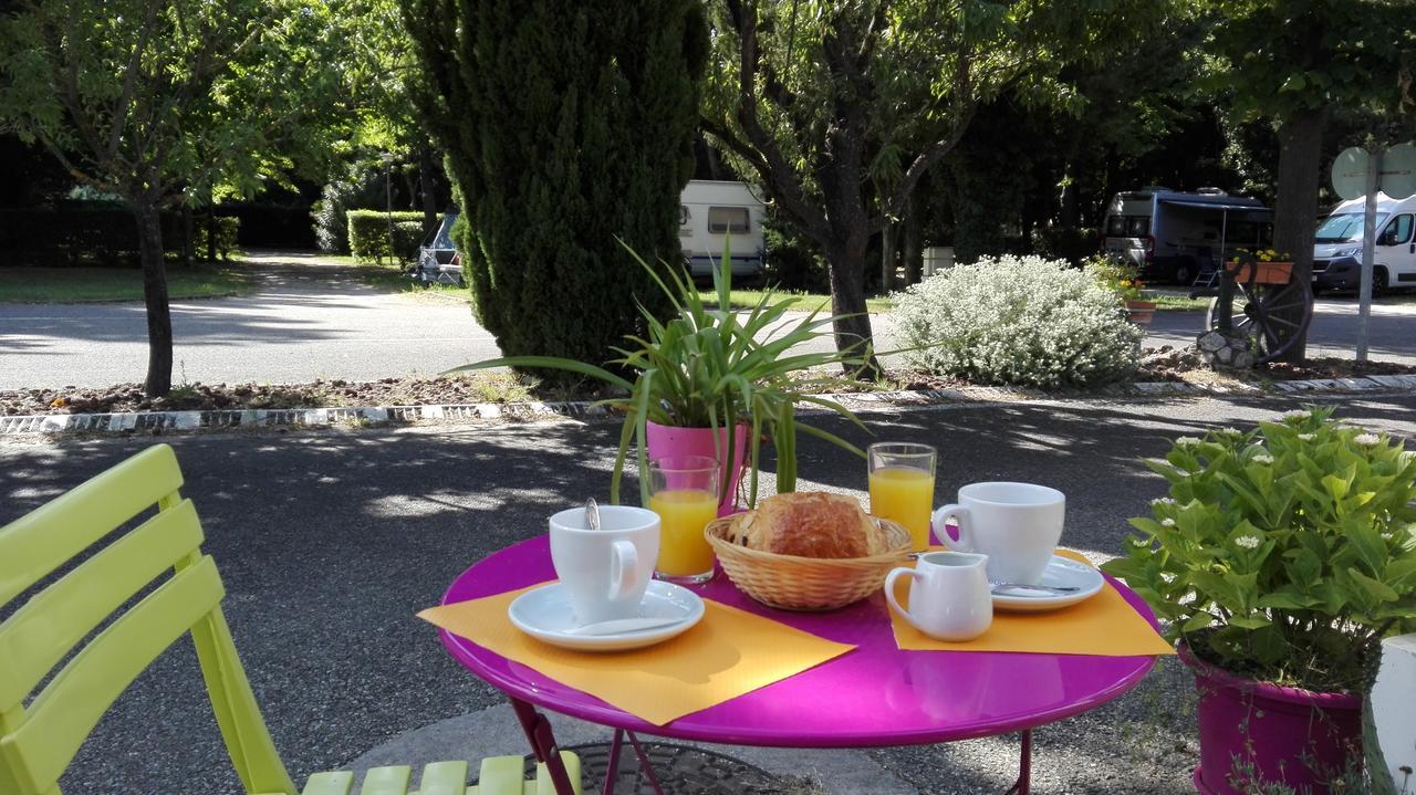 Camping Les Avignon - La Laune วิลเนิฟ-เลส์-อาวิญง ภายนอก รูปภาพ